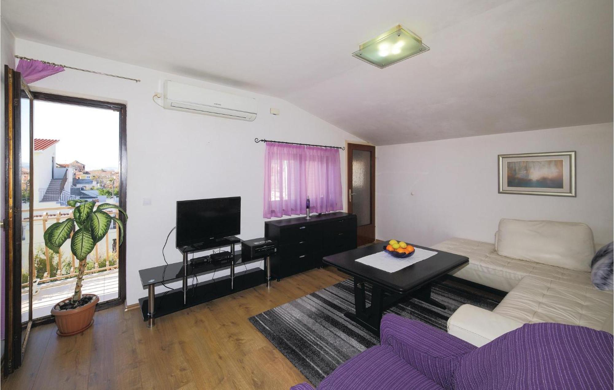 Three-Bedroom Apartment in Kastel Kambelovac Kaštela Buitenkant foto