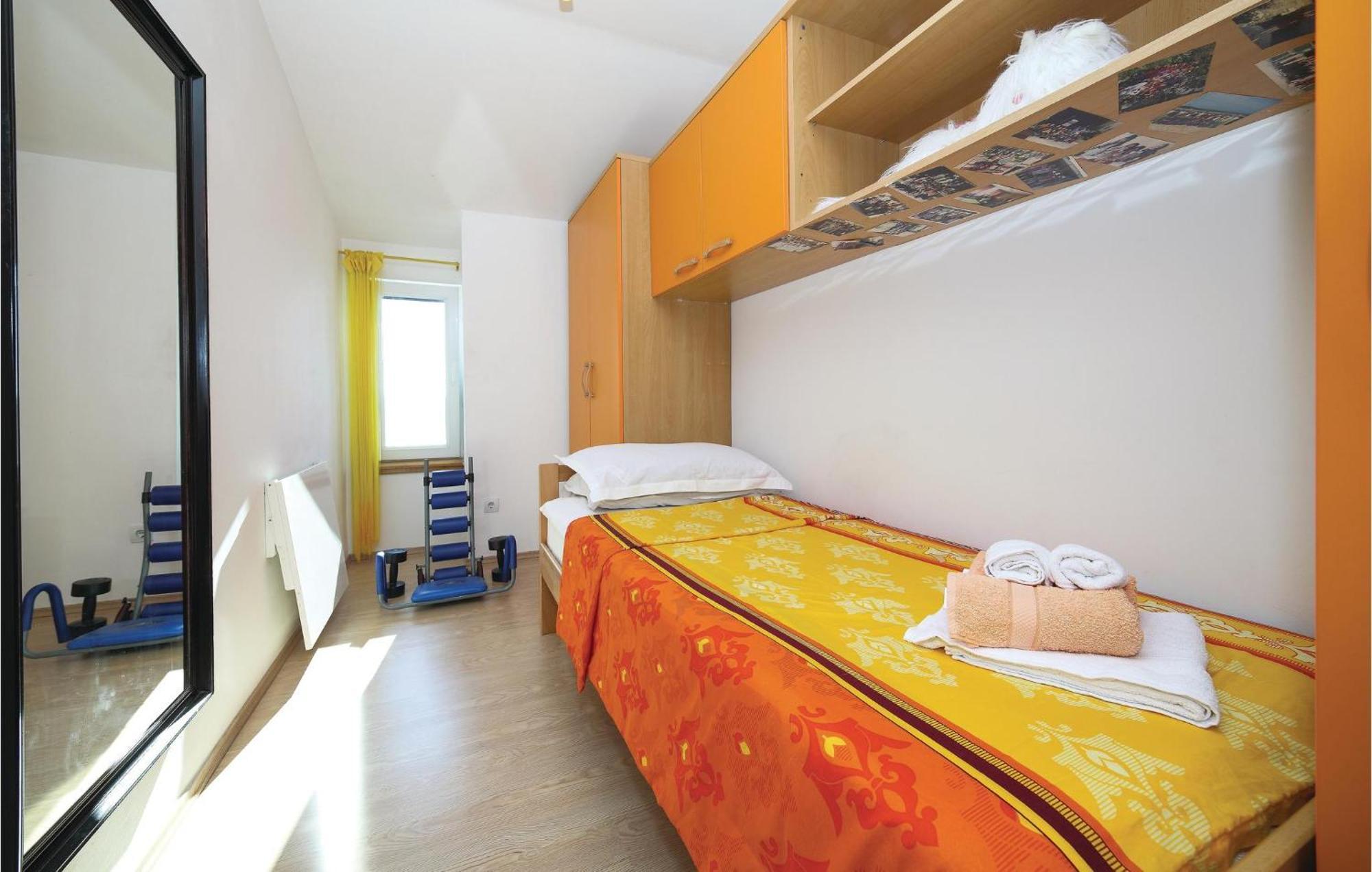 Three-Bedroom Apartment in Kastel Kambelovac Kaštela Buitenkant foto