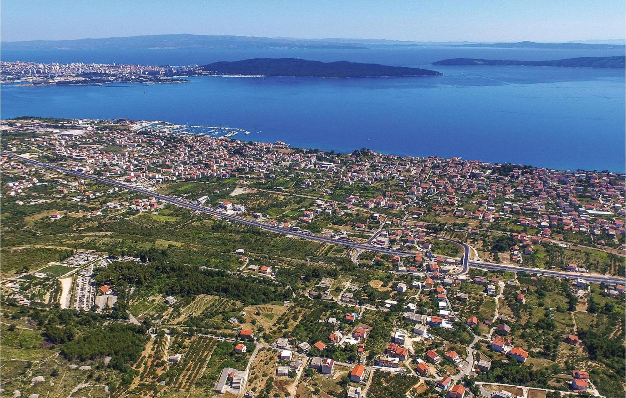 Three-Bedroom Apartment in Kastel Kambelovac Kaštela Buitenkant foto